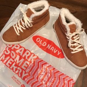 Sueded faux-fur lined high top sneakers size 8